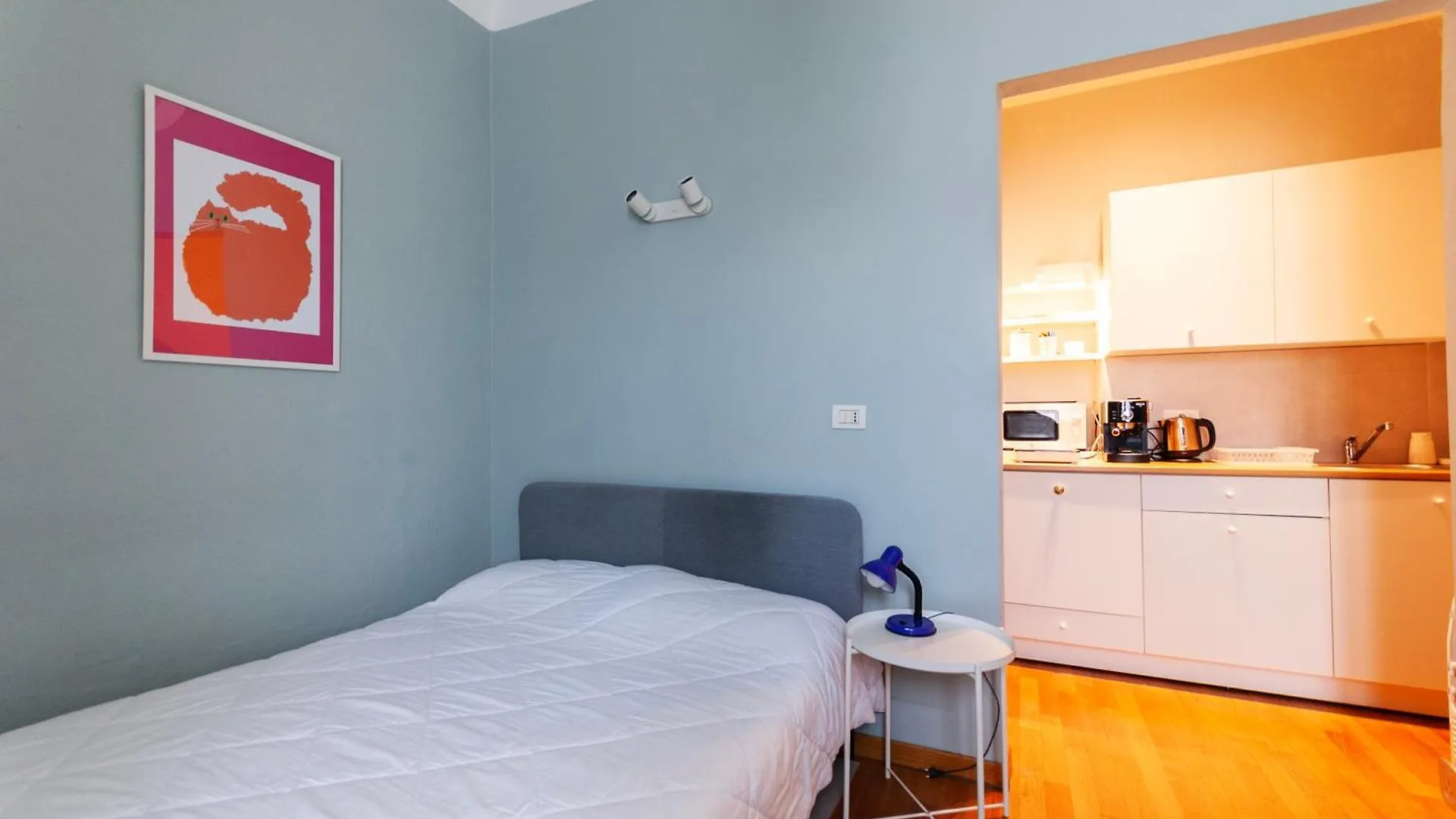 Youhosty -Varesina 130 Milan Italy
